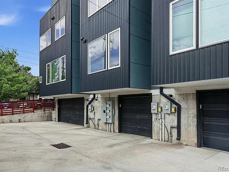 3181 Lawrence St — Photo 43