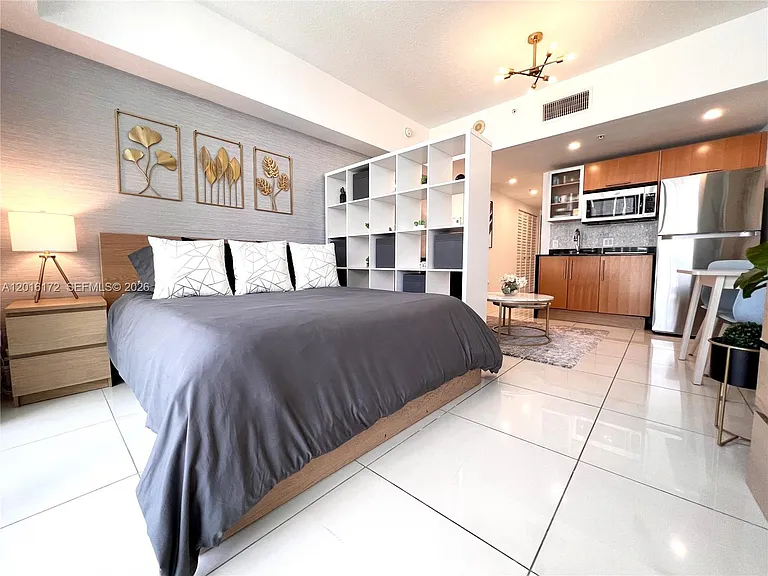 1750 N Bayshore Dr #1218 — Photo 2