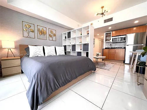 1750 N Bayshore Dr Photo 1