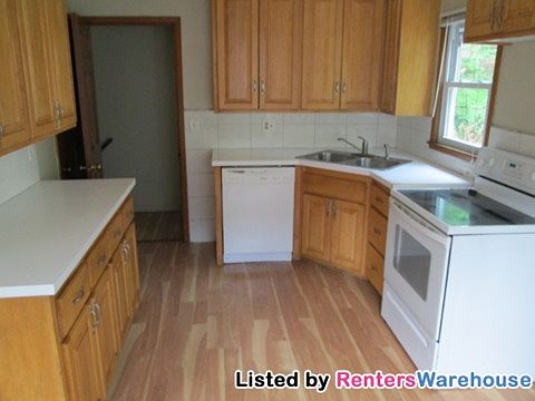 2nd image of 2945 Taylor St NE