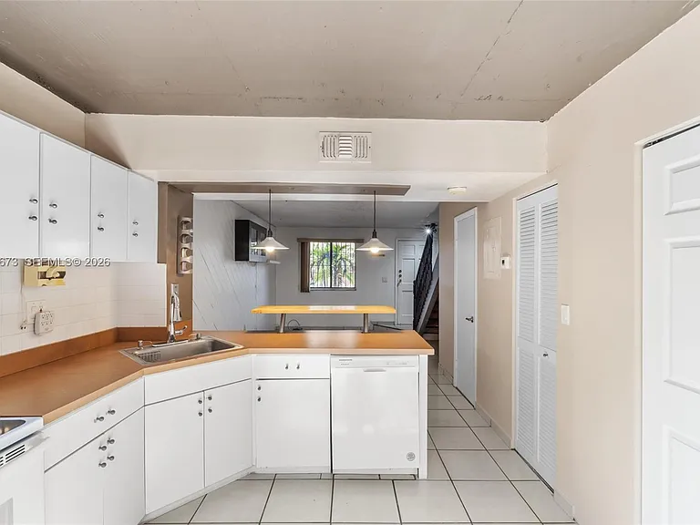 1911 SW 107th Ave #1009 — Photo 24