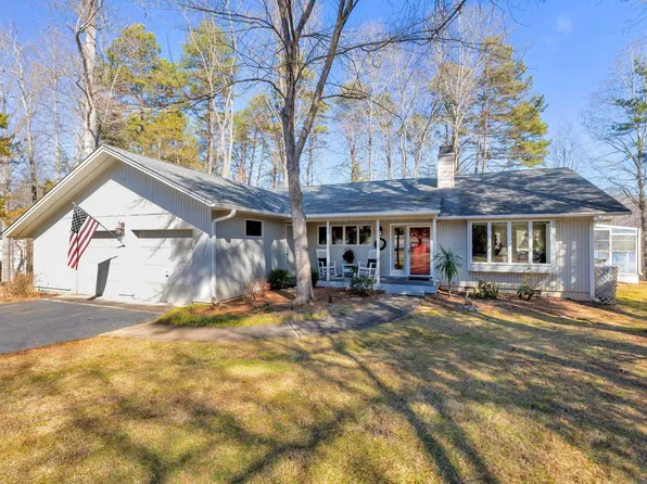 1 Oak Grove Rd, Palmyra, VA 22963