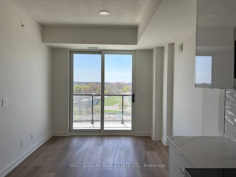33 Erie Ave #812 — Photo 8