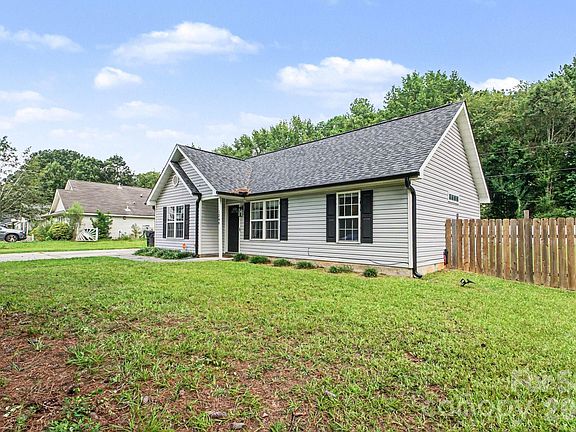 3rd image of 1240 Log Cabin Rd