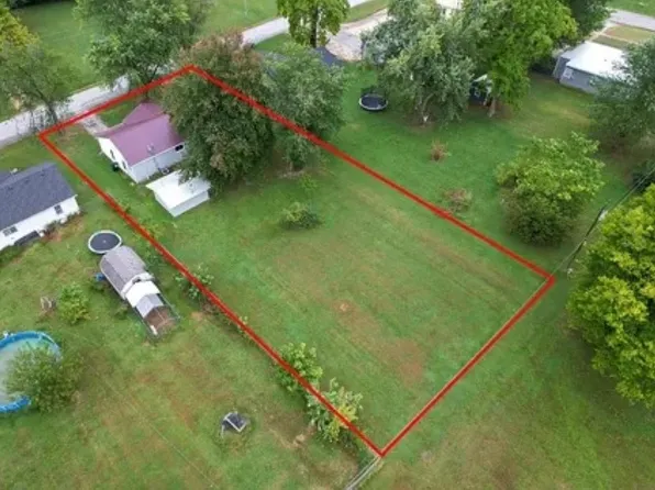 121 N Charles St, Seymour, MO 65746