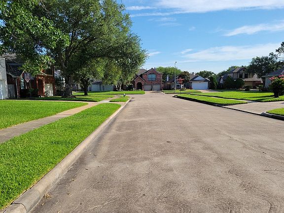 4th image of 12318 Meadow Briar Dr
