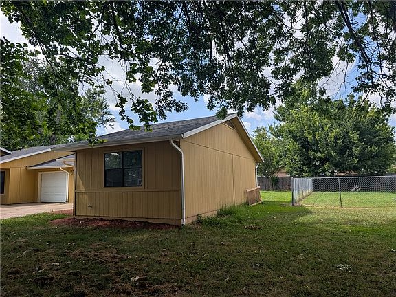 2nd image of 2004 Cypress Pl #A