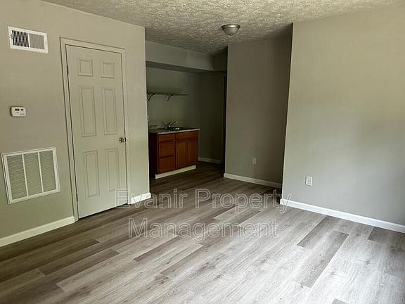5th image of 3057 Idylwilde Blvd APT 1-D