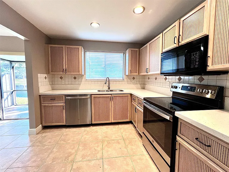 2246 Discovery Cir — Photo 9