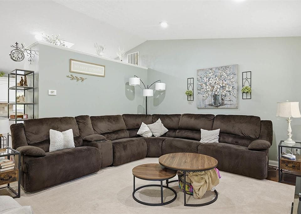 1st image of 255 Buck Ln