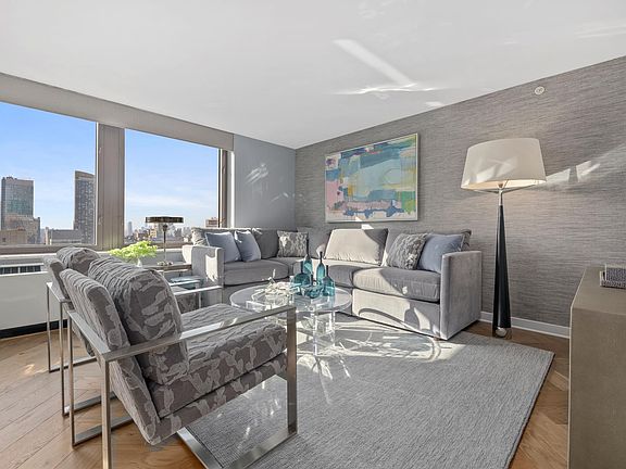 2nd image of 100 W 39th St APT 36H