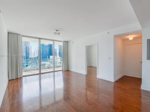 90 SW 3rd St, Miami, FL