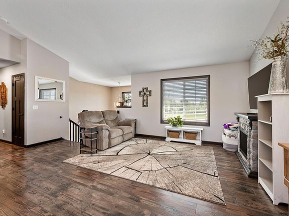 5th image of 704 Bremen Cir