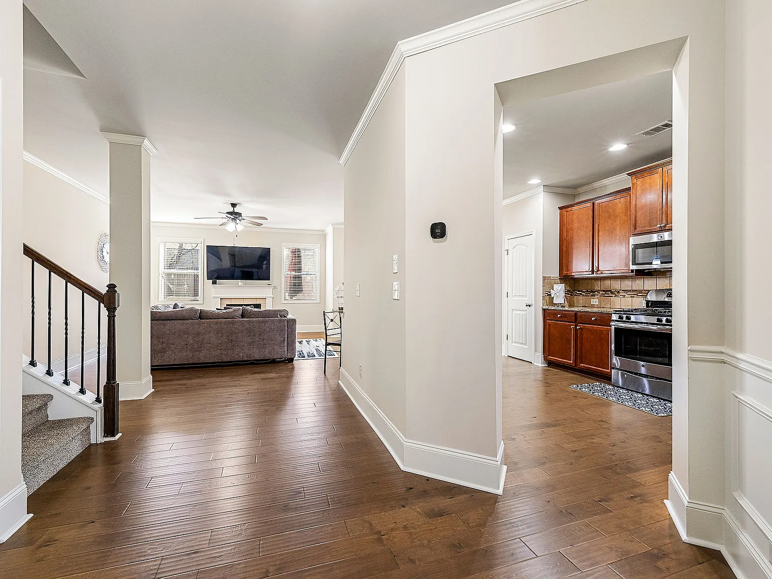 4 bed, 2692 sqft, $2,950 — Photo 2