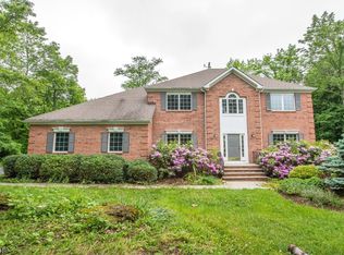26 Fox Hollow Way, Andover, NJ 07821