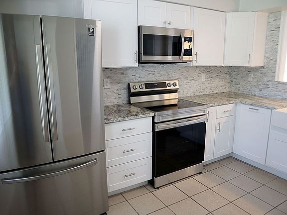 4th image of 2093 Weybridge Dr