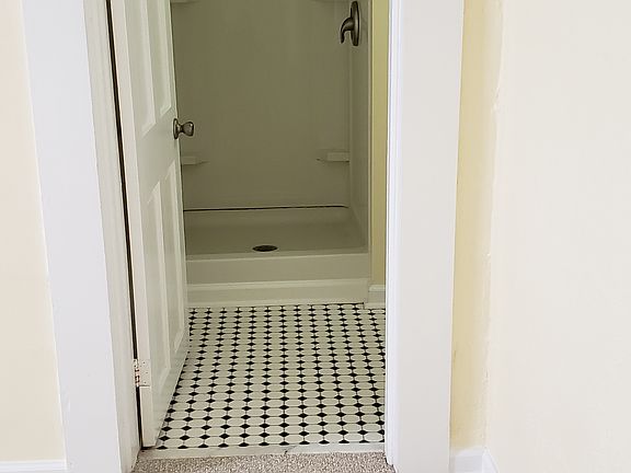 4th image of 919 Russell St APT 3