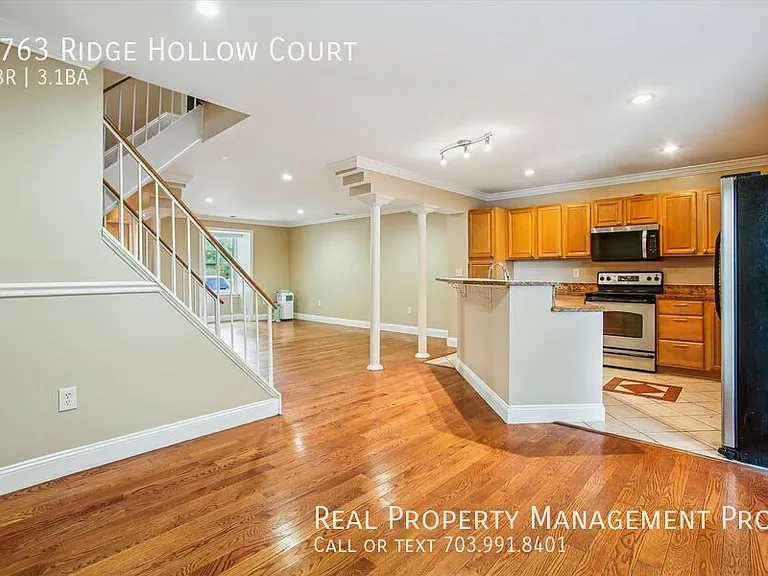 8763 Ridge Hollow Ct — Photo 9