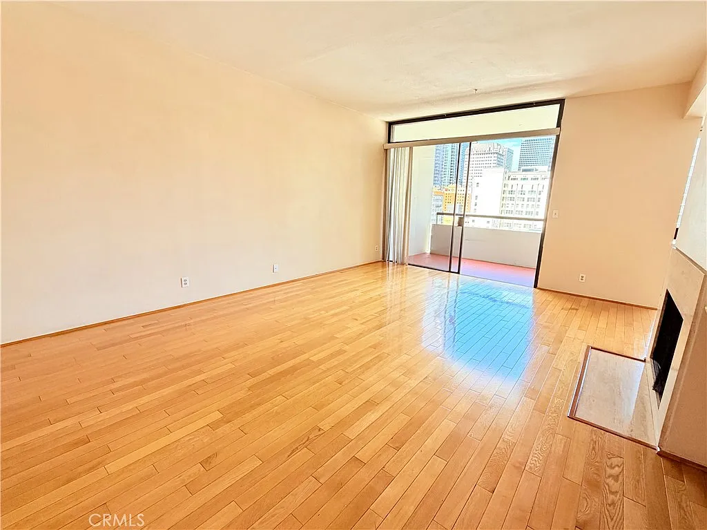 2 bed, 2.5 bath, 1602 sqft, $4,200 — Photo 3