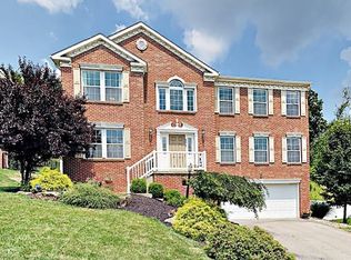 8027 Maureen Dr, Cranberry Twp, PA 16066