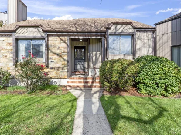 19 Emerald Ln, Old Bridge, NJ 08857