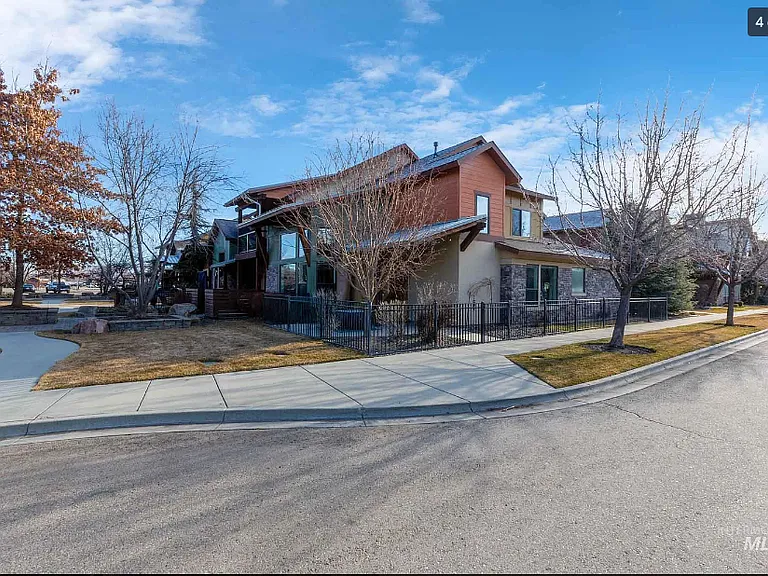 1432 E Lone Shore Dr — Photo 1
