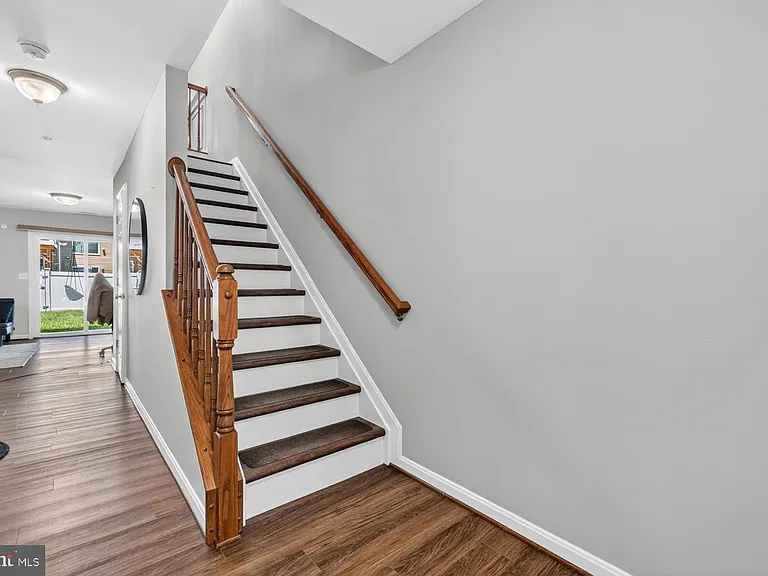 121 Polo Way — Photo 5