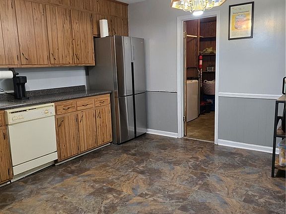 2nd image of 3302 Royal Oak Cir