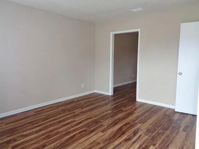 2 bed, 1.5 bath, 950 sqft, $975 — Photo 4