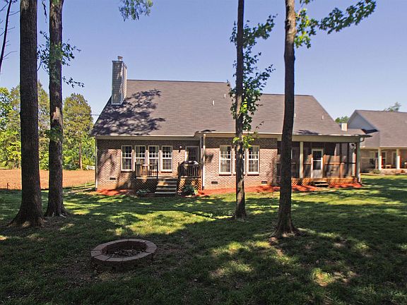 3rd image of 3662 Montgomery Way