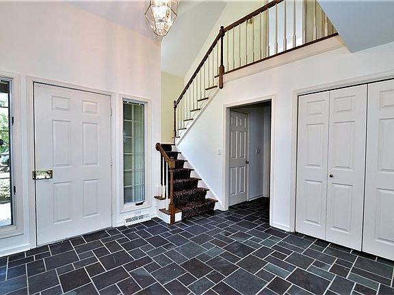 4th image of 1900 Stonelake Dr