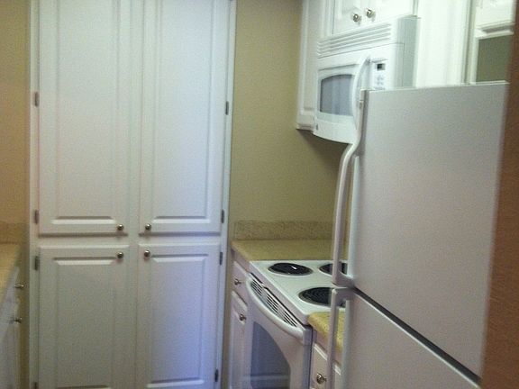 2nd image of 1575 Tanglewood Ln APT E117