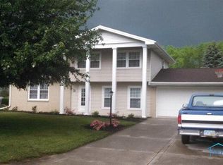 630 Angela Dr, Fostoria, OH 44830