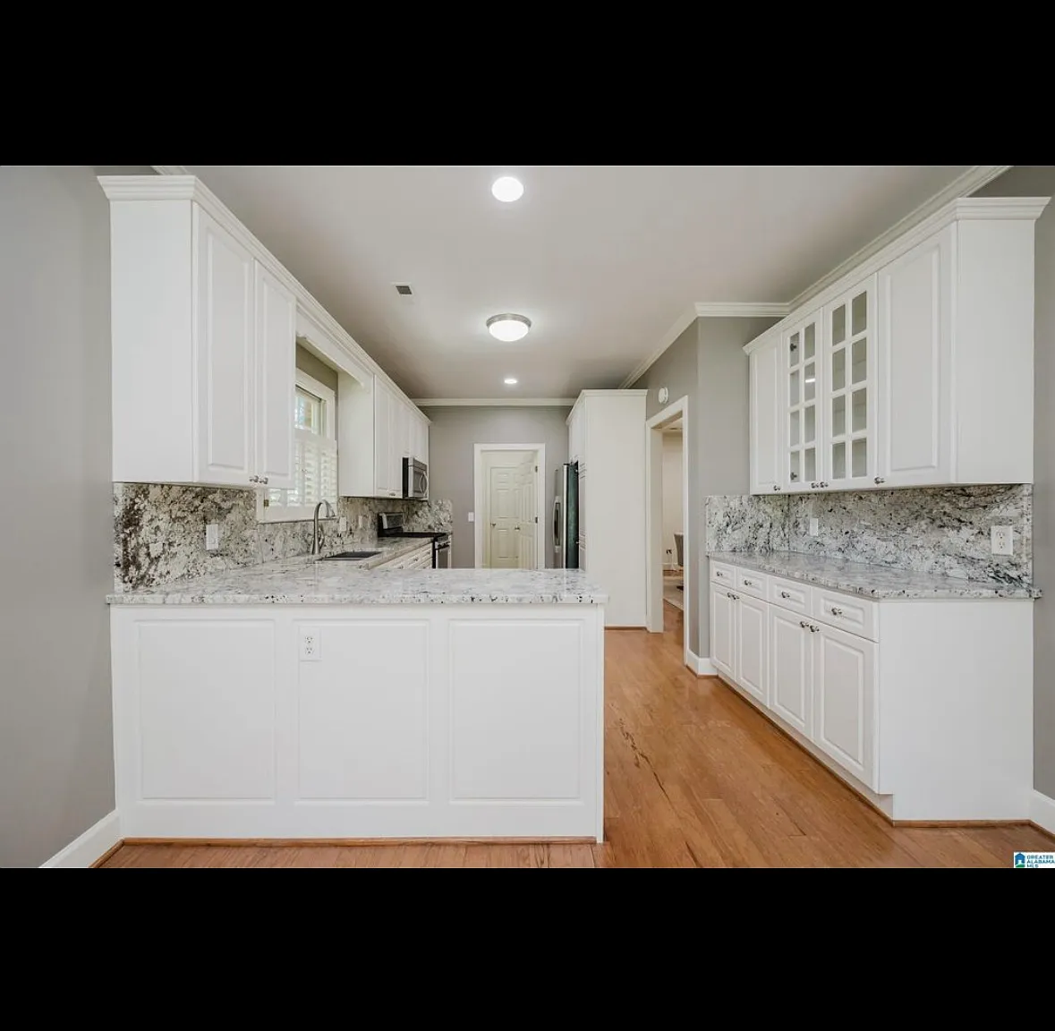 Cove Cir, Birmingham — Photo 3