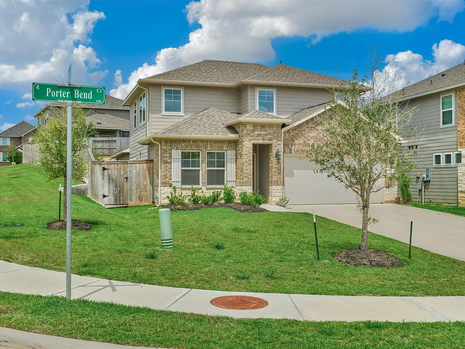 4 bed, 2.5 bath, 2469 sqft, $2,700 — Photo 3