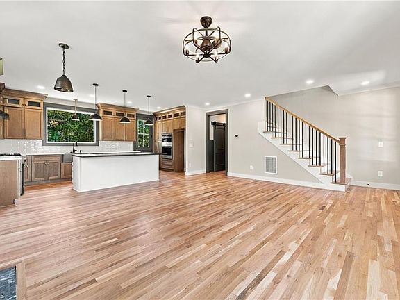 5th image of 7389 Plunkett Rd