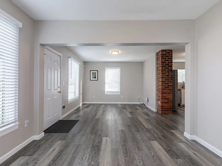 33450 SW Hall St — Photo 3