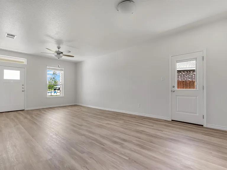 1118 Zora Dr #A — Photo 9