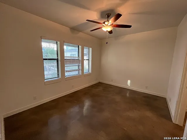 1146 N Olive St — Photo 14