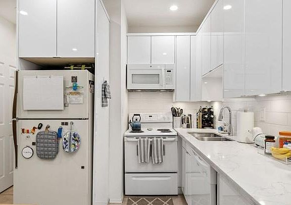 4th image of 1440 Veteran Ave APT 235