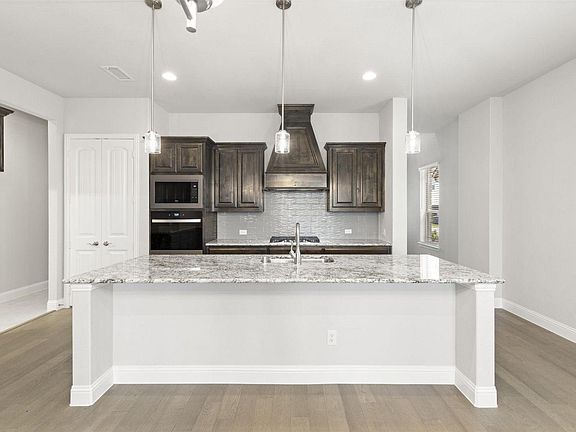 2nd image of 2736 Woodland Dr