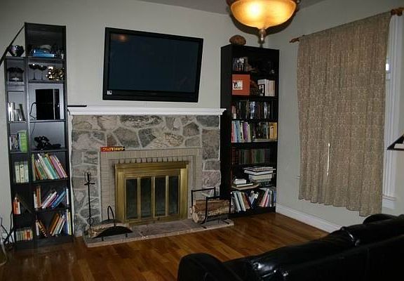 5th image of 140 E Wentworth Ave