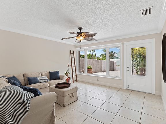 3rd image of 3006 Flagler Ave