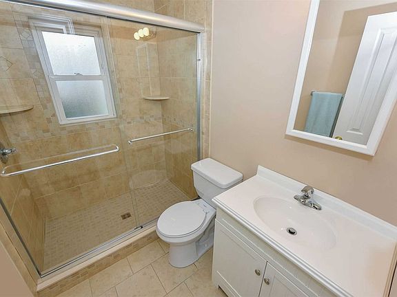5th image of 63 Lynbrook Dr