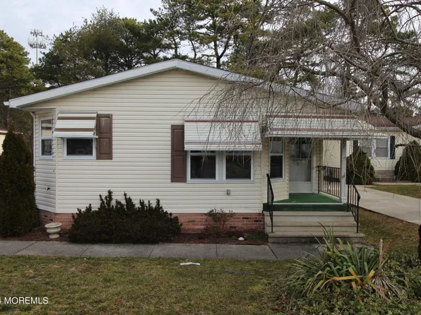 307 Kenwood Court, Whiting, NJ 08759