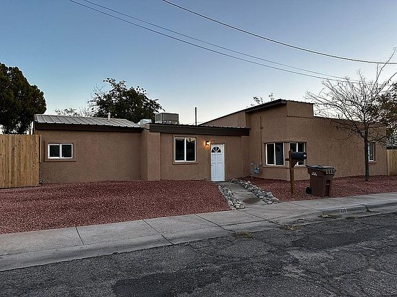 3rd image of 1031 N Mesquite St