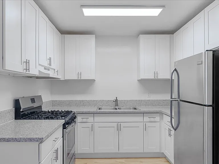 3905 S Stevely Ave #9 — Photo 6