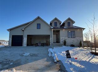 4635 173rd St, Urbandale, IA 50323