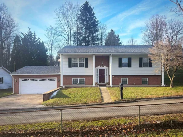 1608 Michael Ln, Fairmont, WV 26554