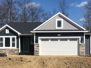 212 Laura Ln, Linden, MI